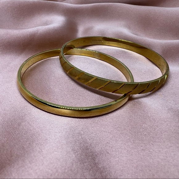 Vintage Monet Medium Set of Two Gold Toned Bangles - Picture 7 of 8